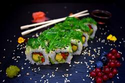 Wakame Roll image