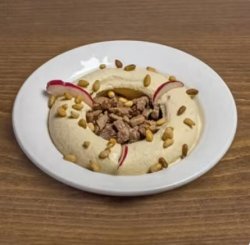 Hummus cu carne și muguri de pin image