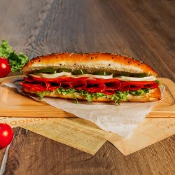 Sandwich cu salam, jalapeno și mozzarella image