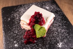 Tiramisu cu fructe de pădure (OFERTA 1 + 1) image