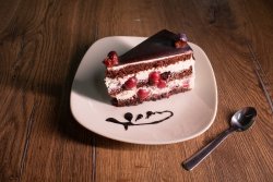 Tort de ciocolată cu vișine (OFERTA 1 + 1) image