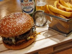 20% reducere: Pulled Pork Burger cu cartofi prăjiți și Ketchup image