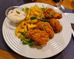 20% reducere: Aripioare picante crispy cu cartofi prăjiți si sos remoulade image