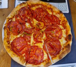 Pizza Salami Picante image