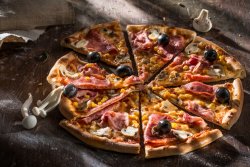 Pizza Quattro Stagioni image