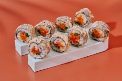 Spicy salmon roll image