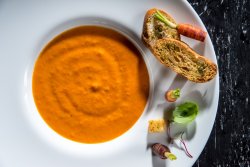 Supă cremă de legume cu crutoane image