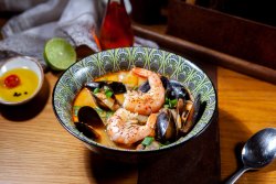 Supă cu pește și fructe de mare Tum Yum image