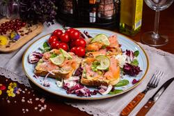 Bruschette cu somon fumé image