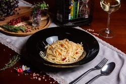 Spaghetti aglio, olio e pepperoncino image