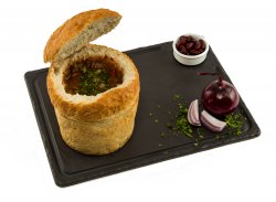 Ciorbă de fasole cu afumatură în pâine image