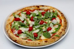 Pizza Regina Margherita image