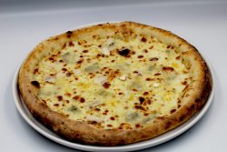 Pizza Quattro Formaggi image