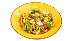 25% reducere: Salată cu pui,salată iceberg parmesan și baby spanac + Apă minerală 0.5l image
