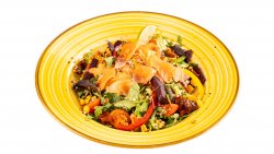 Salată cu somon mix salată,sfeclă și hrean image