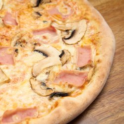 Pizza prosciutto e funghi image