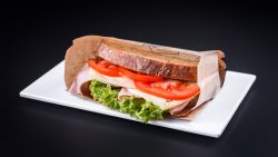 Sandwich cu șuncă și emmenthaler image