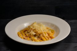Smoked salmon penne 340g image
