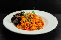Salmon & sea food tagliatelle 340g image