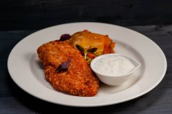 Chicken schnitzel in Grana Padano crust 200g/200g/50ml image