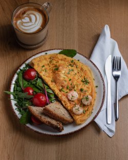 Omletă cu creveți image