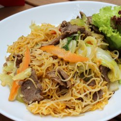 Bún xào thịt bò /Noodles cu vita in condimente Vietnameze  image