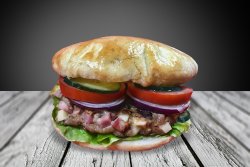 Hamburger umplut cu bacon și cașcaval image