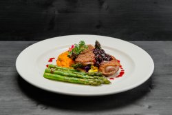 Duck breast with Porto sauce 180g/180g/50 ml image