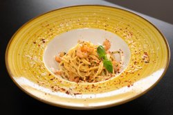 Spaghetti Aglio olio e peperoncino cu creveți  image