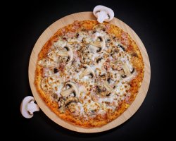 Pizza Prosciutto e Funghi image