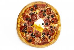 Pizza Mortadela e Pistachio image