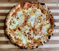 Pizza Quattro Formaggi image