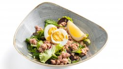 Salată cu ton și ou image