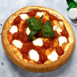 Pizza Regina Margherita family image
