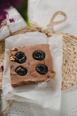 Ciocolată de casă cu țuică și prune uscate 100g image