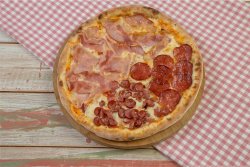 Pizza quattro carne image