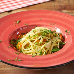 Spaghetti aglio olio peperoncino   image