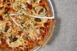 Pizza Vegetariană mare image