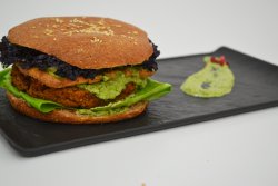 Burger vegan proteic cu chiftea din linte image