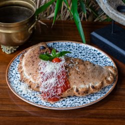 Pizza calzone speciale image