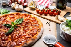 1+1| Pizza Salame piccante image