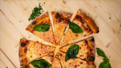 The Classic (Pizza Margherita) 32cm image