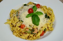 Tagliatelle cu somon afumat și rucola image