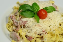 Tagliatelle cu prosciutto și gorgonzola image
