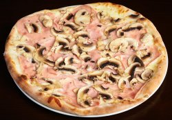 Pizza ciuperci, șuncă și smântână image