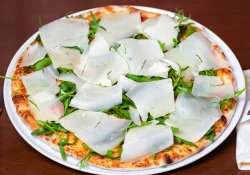 Pizza Rucola Grana image