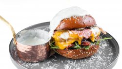 Gorgonzola explosion burger cu cartofi image