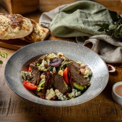Beef gorgonzola salad image