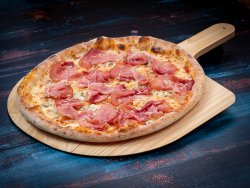 Pizza Prosciutto Formaggi 42 cm image