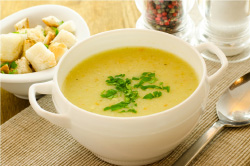 Supa crema de legume cu aroma de coriandru image